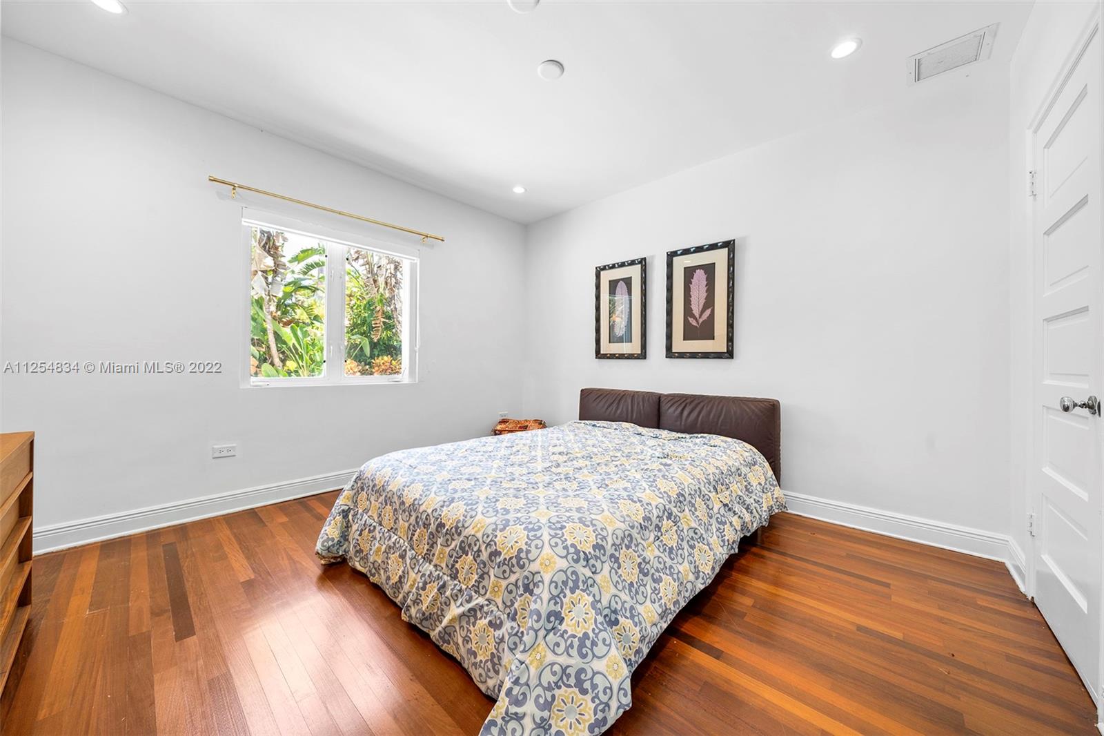 SUNSET ISLANDS-ISLAND NO - Residential