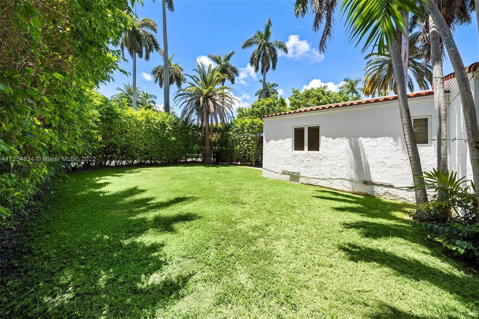 SUNSET ISLANDS-ISLAND NO - Residential