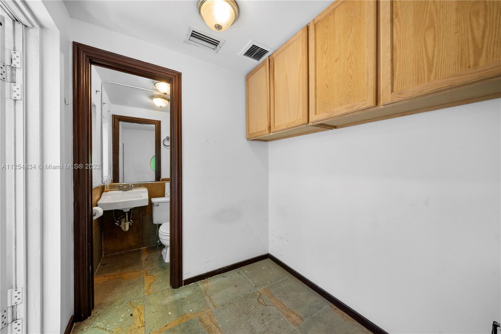 SUNSET ISLANDS-ISLAND NO - Residential