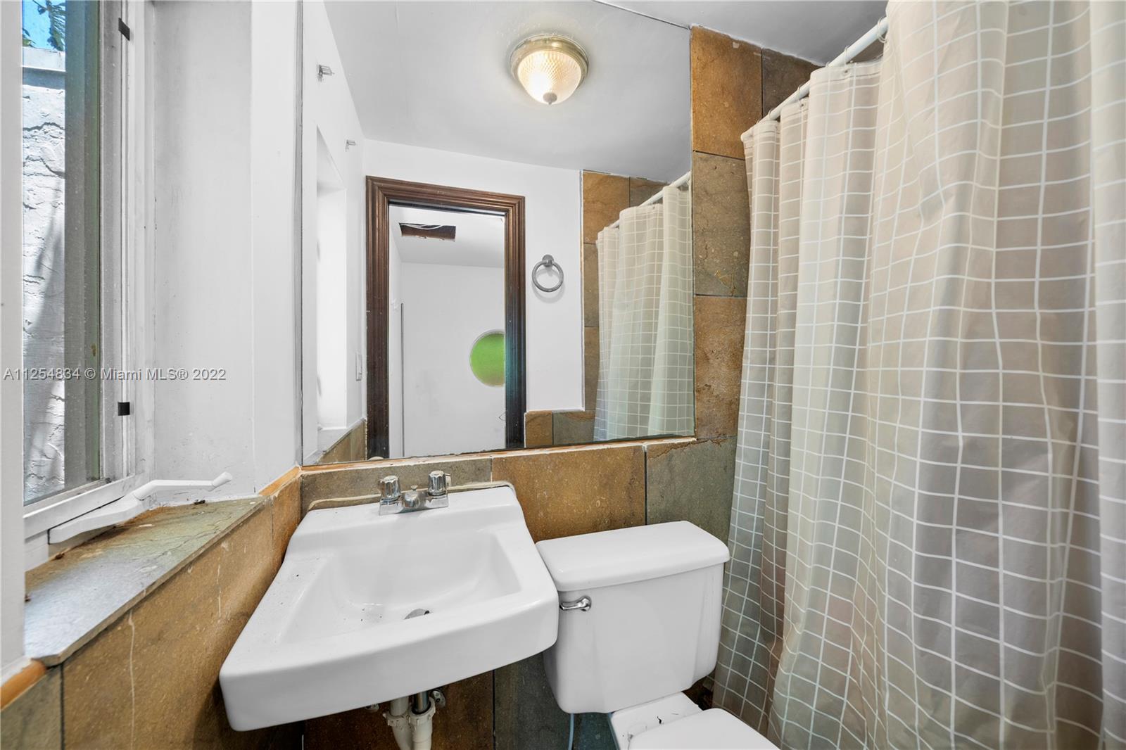 SUNSET ISLANDS-ISLAND NO - Residential