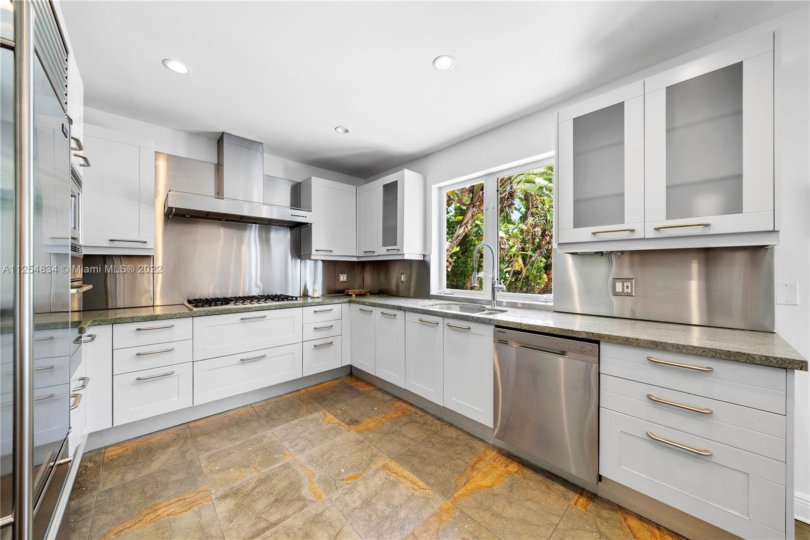 SUNSET ISLANDS-ISLAND NO - Residential