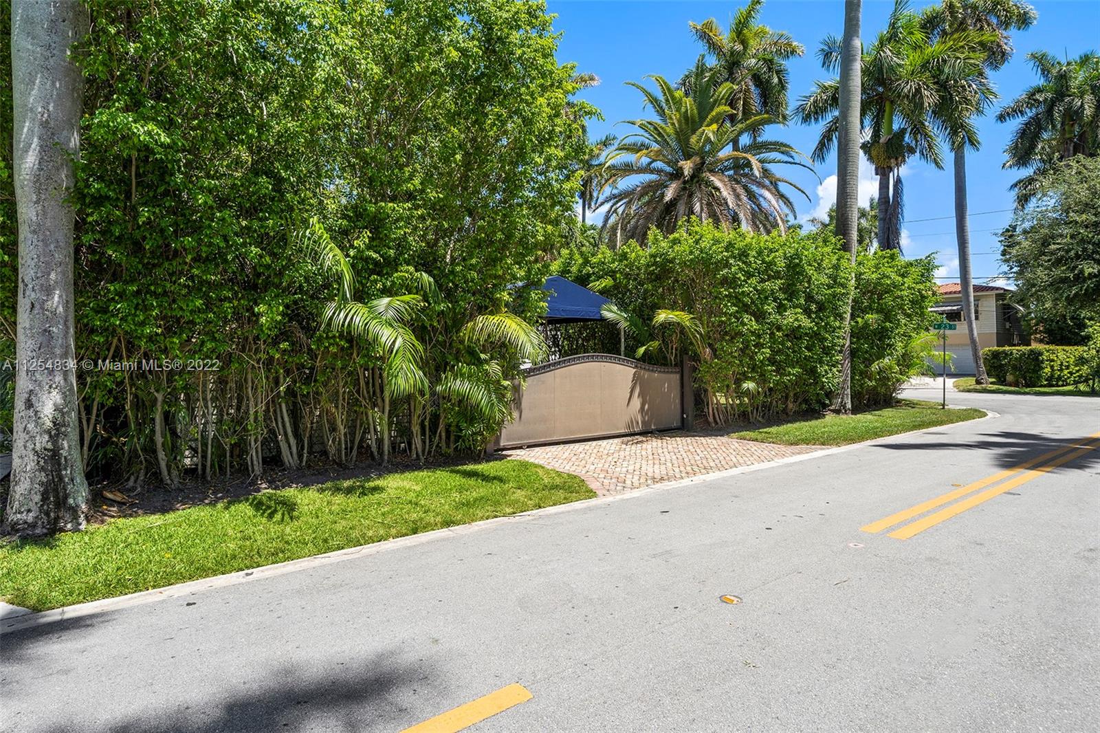 SUNSET ISLANDS-ISLAND NO - Residential