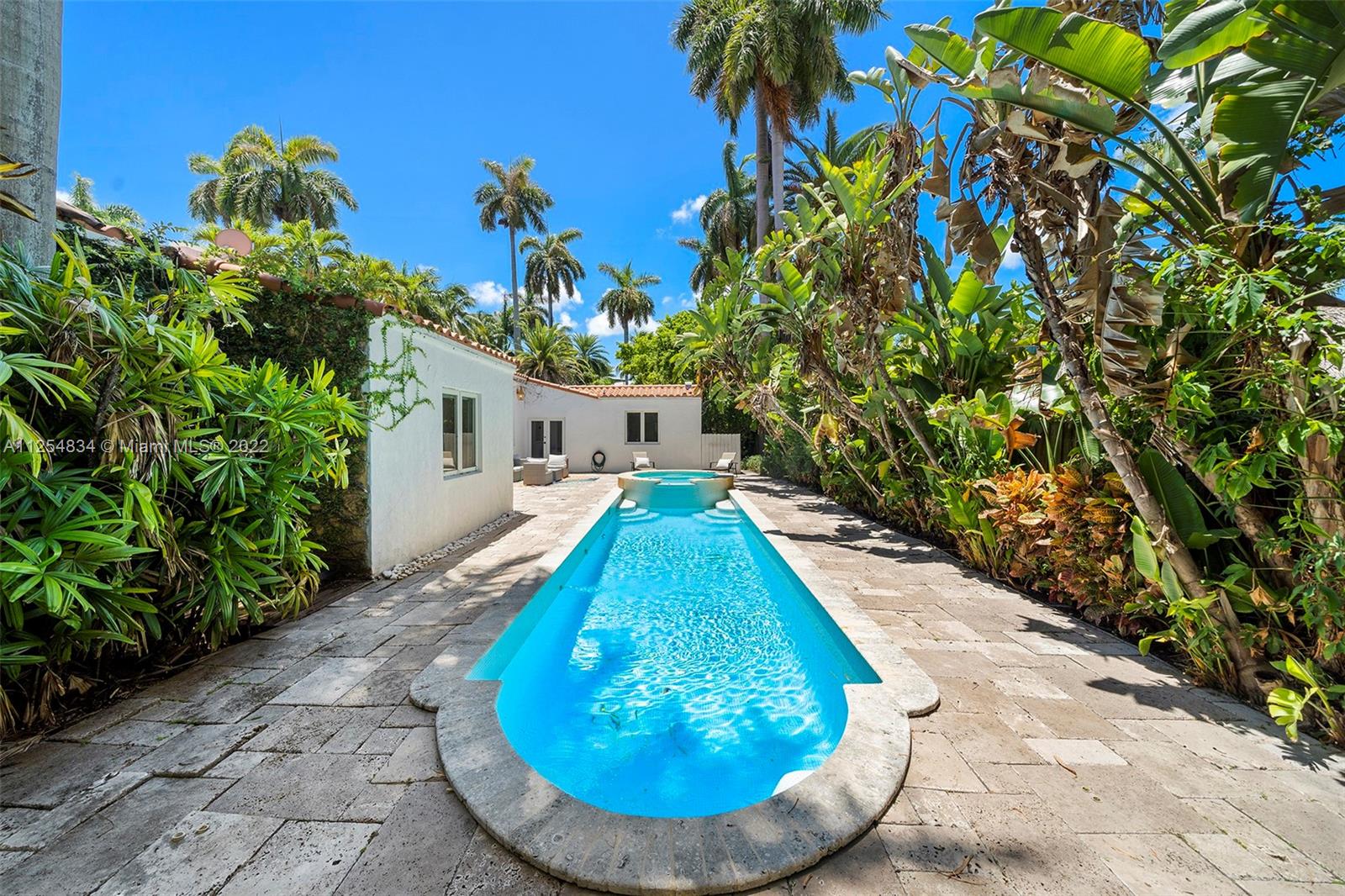 SUNSET ISLANDS-ISLAND NO - Residential