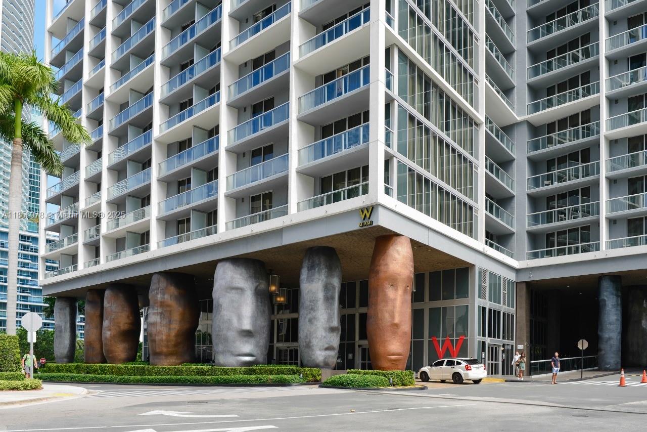 "Great Investment" Stunning 1-bedroom, 1-bathroom condo at ICON Brickell, offering breathtaking views of Brickell and the bay where yachts sail peacefully. Unbeatable location close to top restaurants, Miami’s vibrant nightlife, and the exclusive Brickell City Center with luxury shops. Perfect for living or investing, the building allows short-term rentals, providing great flexibility. Enjoy premium amenities and an upscale urban lifestyle in one of Miami’s most sought-after areas.