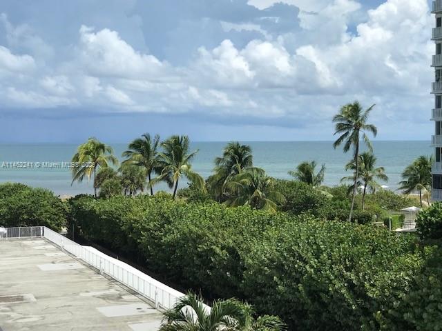 COMPLETELY FURNISHED 1/1.5 UNIT AT COMMODORE CLUB SOUTH (OCEANFRONT). NEW IMPACT WINDOWS AND NEWLY REMODELED MASTER BATHROOM. AVAILABLE 1/15/24- 5/15/24. INCLUDES 1 ASSIGNED COVERED PARKING SPACE. BUILDING HAS RECENTLY BEEN RENOVATED AND AMENITIES INCLUDE 24-HR CONCIERGE & SECURITY, TENNIS COURTS, BEACH ACCESS, HEATED POOL, FITNESS CENTER, BBQ AREA, PARTY ROOM AND MORE! WALKING DISTANCE TO PARKS, SHOPPING & RESTAURANTS.