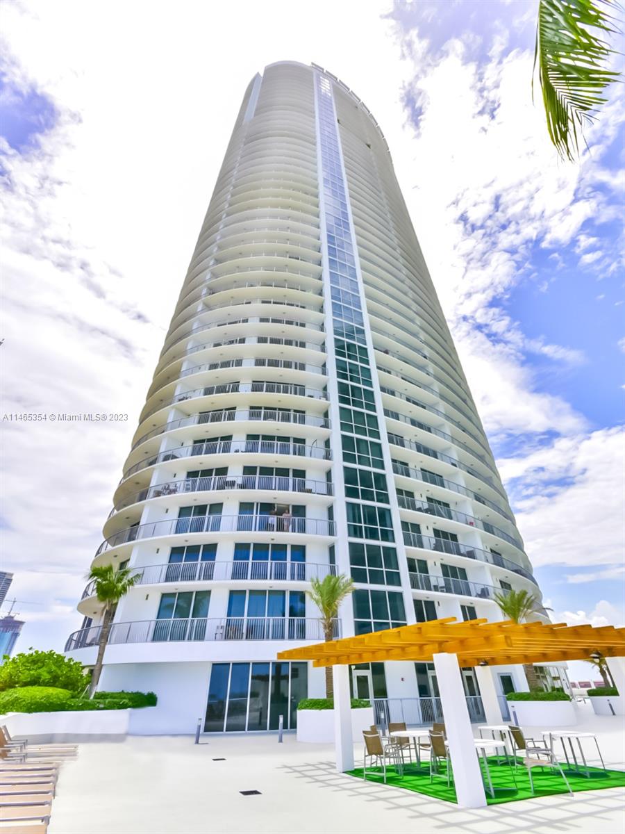 View Miami, FL 33132 condo