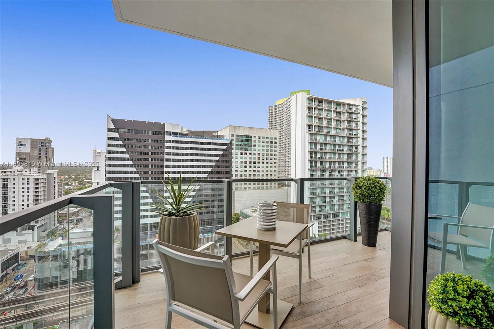 RISE CONDO - Residential