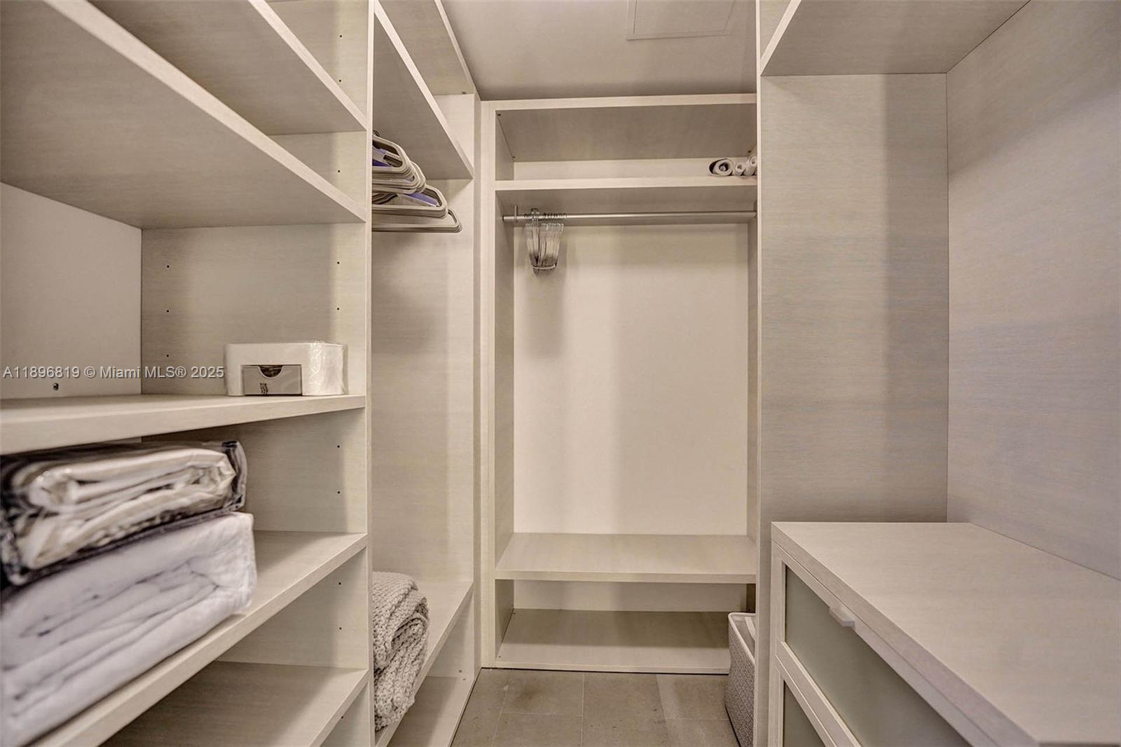 RISE CONDO - Residential
