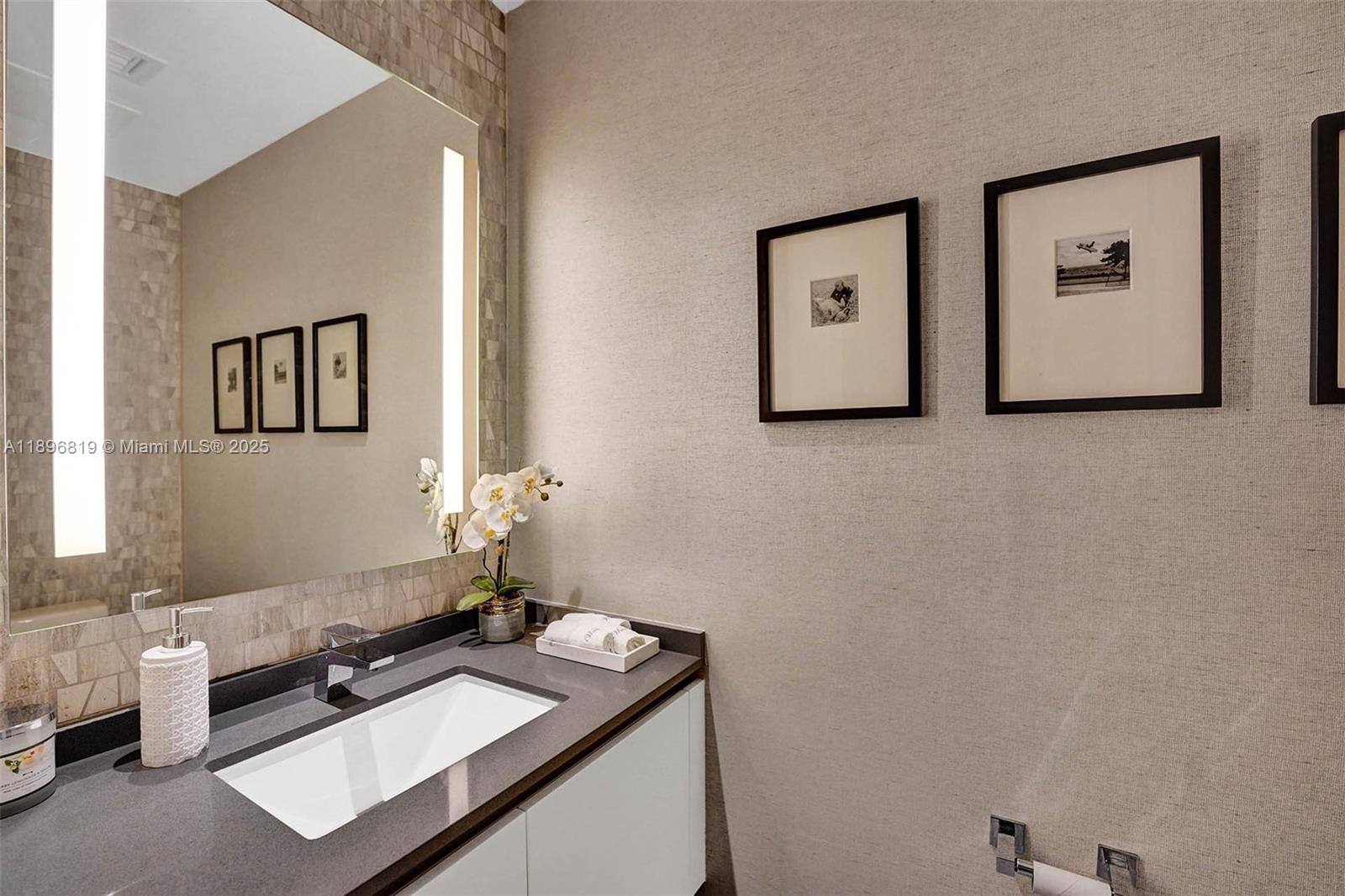 View photos, virtual tours, details... 88 SW 7th St 1408