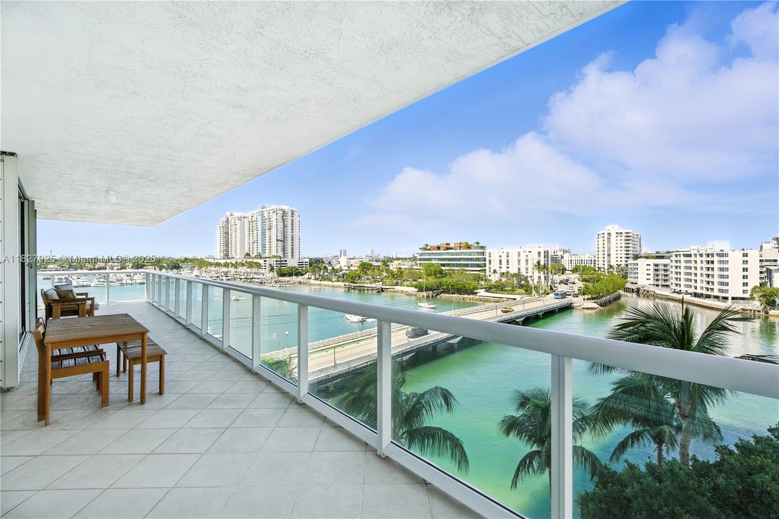 10 Venetian Way 604