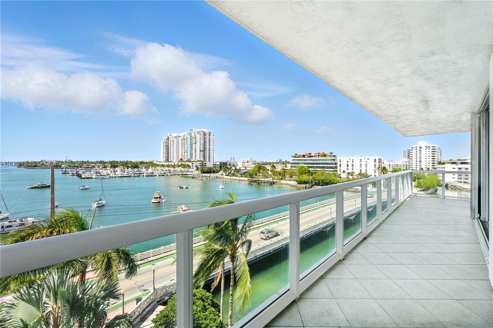 10 Venetian Way 604