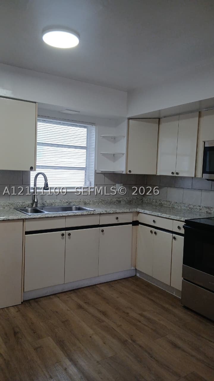 Photo of 325 NE 2nd St #4, Hallandale Beach, FL 33009 (MLS # A12111100)