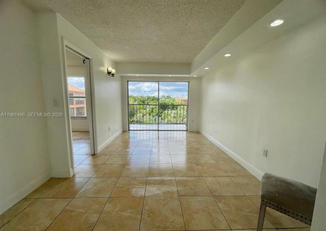 9405 W Flagler St D403