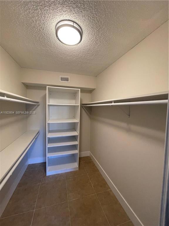 EDGEWATER CONDO - Residential Lease