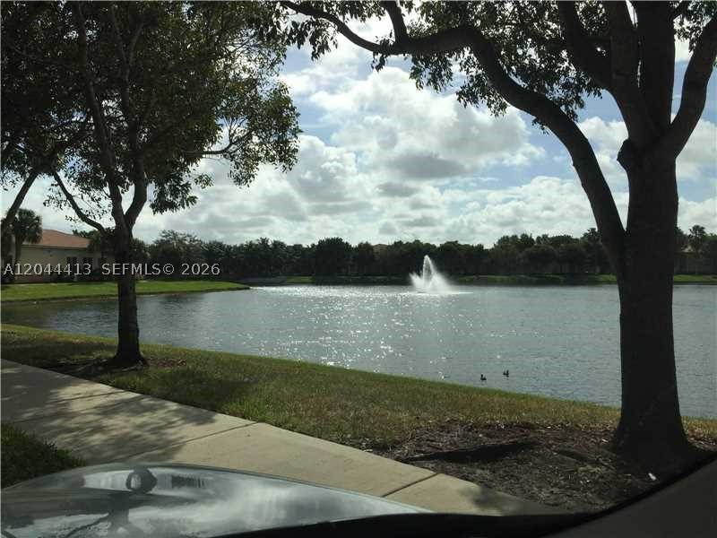 2464 Centergate Dr 101