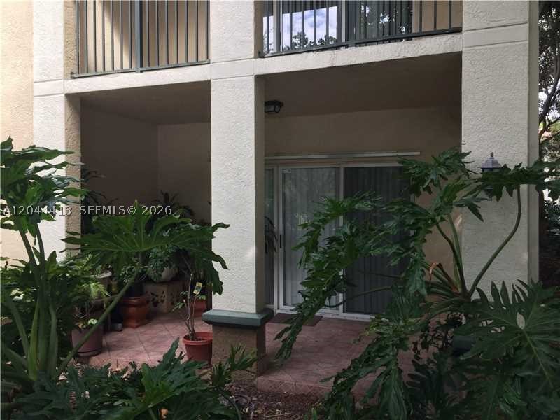 2464 Centergate Dr 101