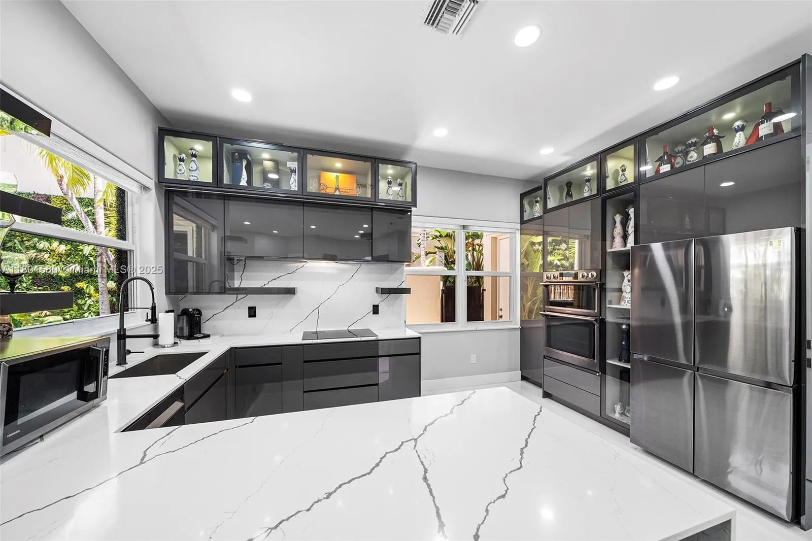 Hollywood, Florida 33019, United States, 3 Bedrooms Bedrooms, ,2 BathroomsBathrooms,Residential,Active,127933