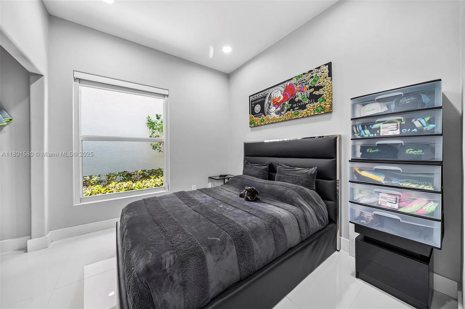 Hollywood, Florida 33019, United States, 3 Bedrooms Bedrooms, ,2 BathroomsBathrooms,Residential,Active,127933