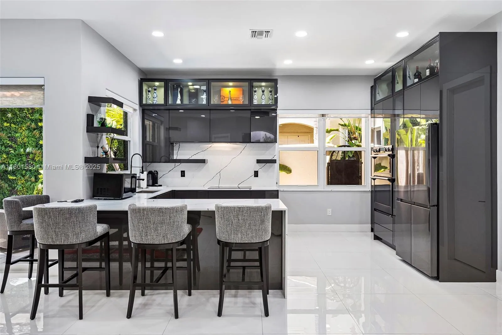 Hollywood, Florida 33019, United States, 3 Bedrooms Bedrooms, ,2 BathroomsBathrooms,Residential,Active,127933