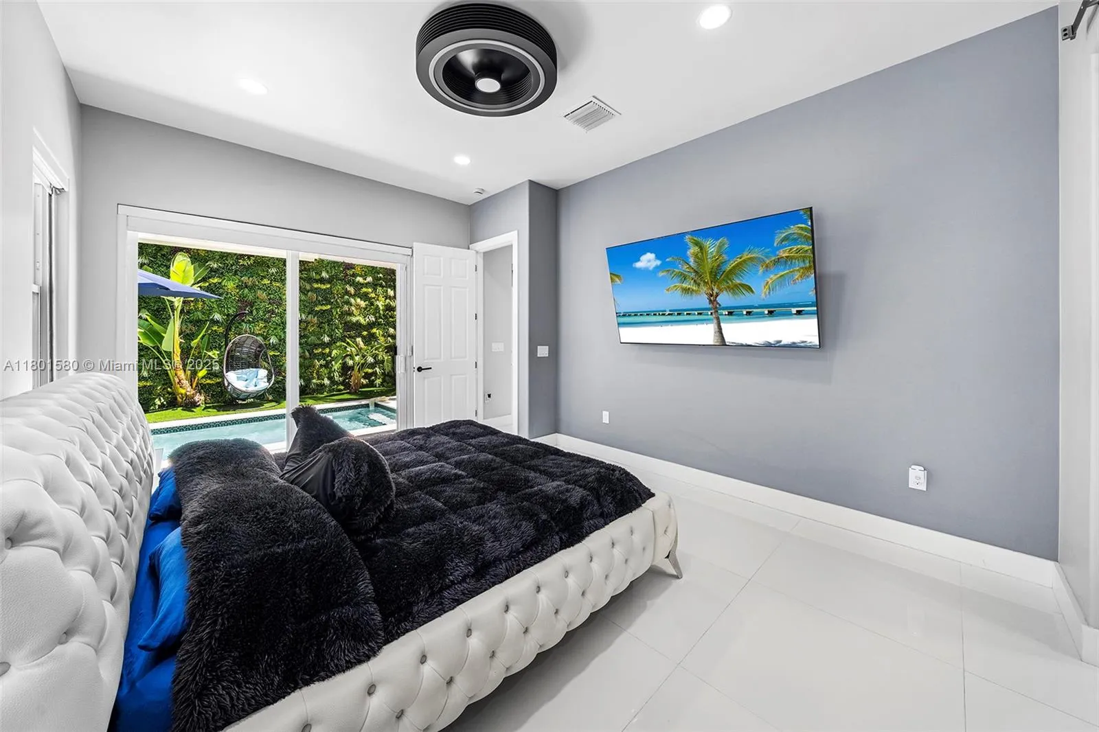 Hollywood, Florida 33019, United States, 3 Bedrooms Bedrooms, ,2 BathroomsBathrooms,Residential,Active,127933