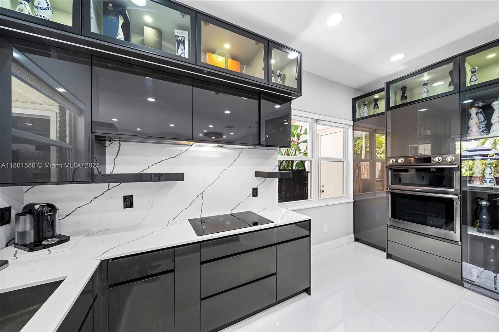 Hollywood, Florida 33019, United States, 3 Bedrooms Bedrooms, ,2 BathroomsBathrooms,Residential,Active,127933