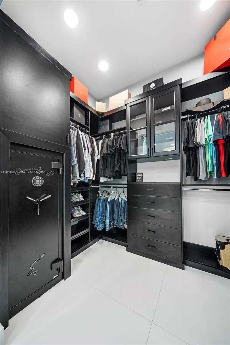 Hollywood, Florida 33019, United States, 3 Bedrooms Bedrooms, ,2 BathroomsBathrooms,Residential,Active,127933