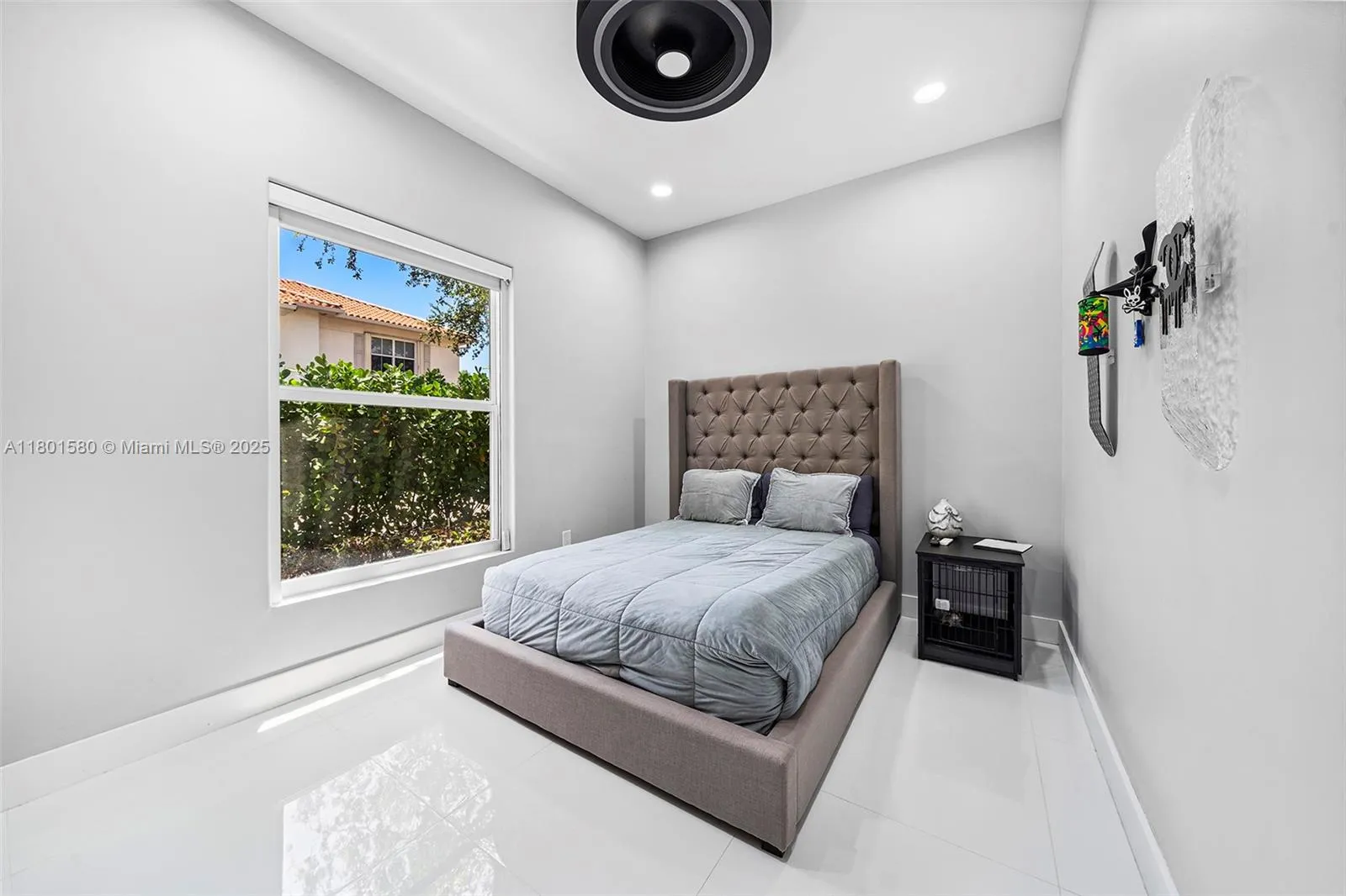 Hollywood, Florida 33019, United States, 3 Bedrooms Bedrooms, ,2 BathroomsBathrooms,Residential,Active,127933