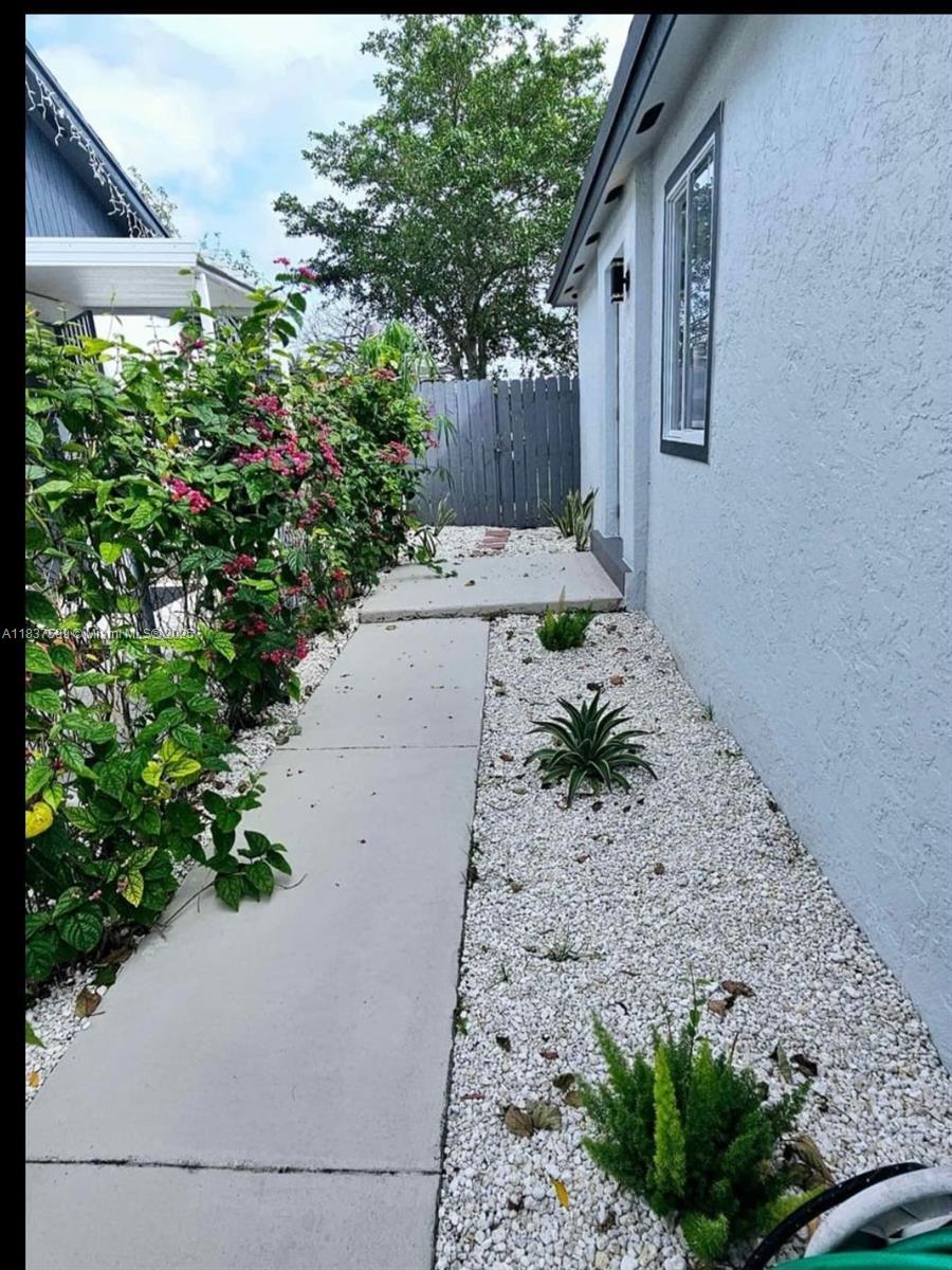 12219 SW 198th Ter, Miami, FL, 33177/$465,000 1 12219 SW 198th Ter