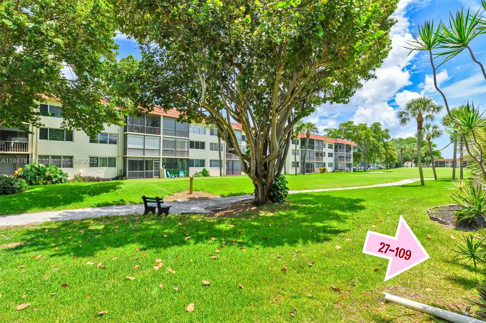 HOLLYBROOK GOLF AND TENNIS - Residential