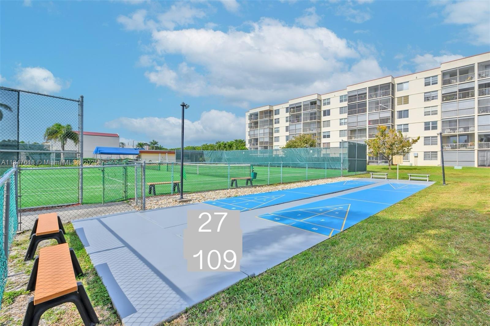 HOLLYBROOK GOLF AND TENNIS - Residential