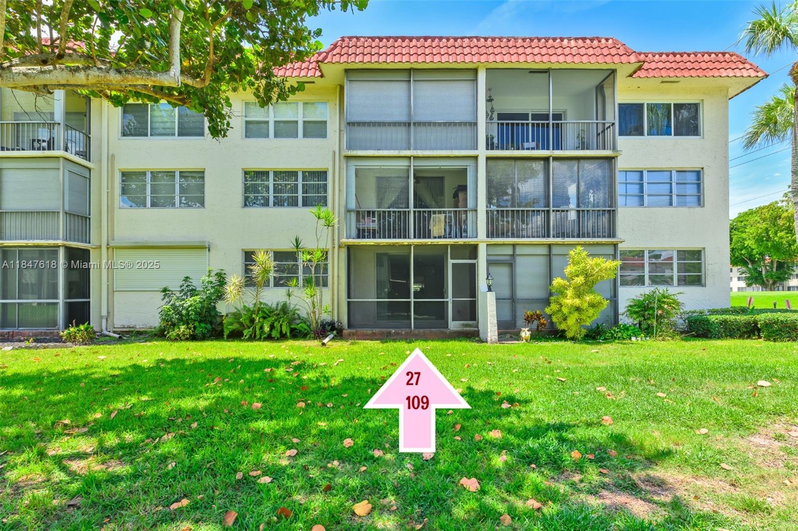 HOLLYBROOK GOLF AND TENNIS - Residential