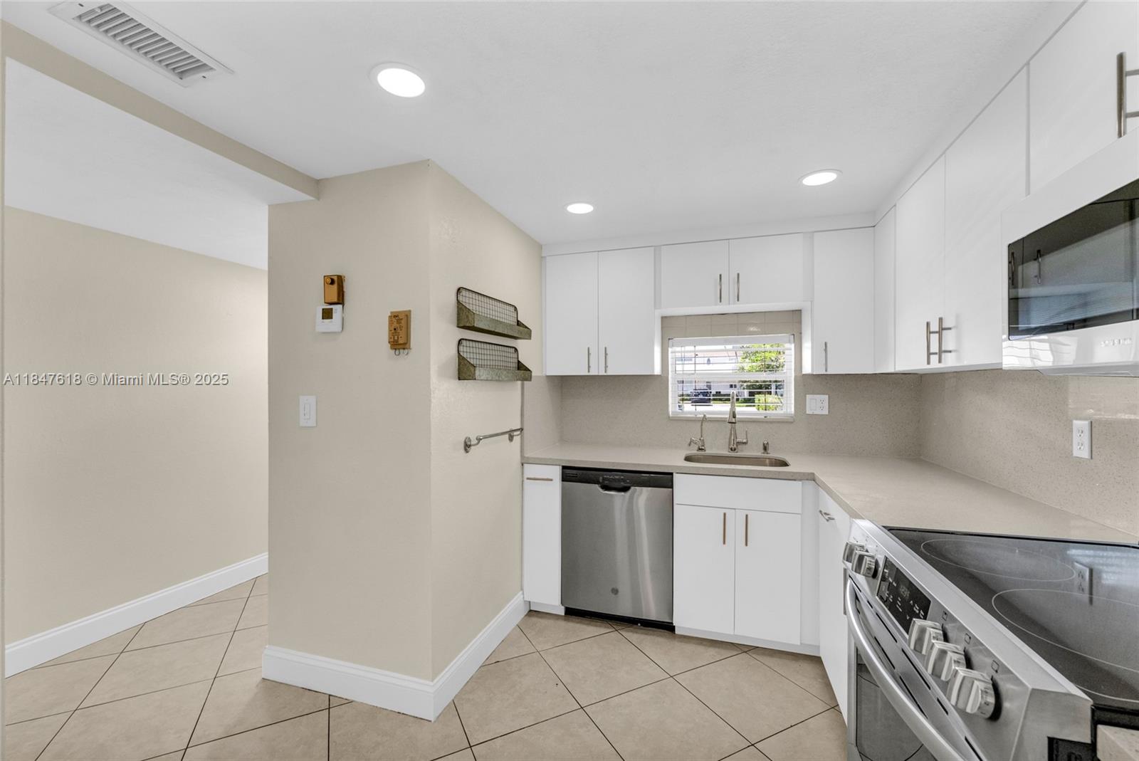 681 S Hollybrook Dr 109