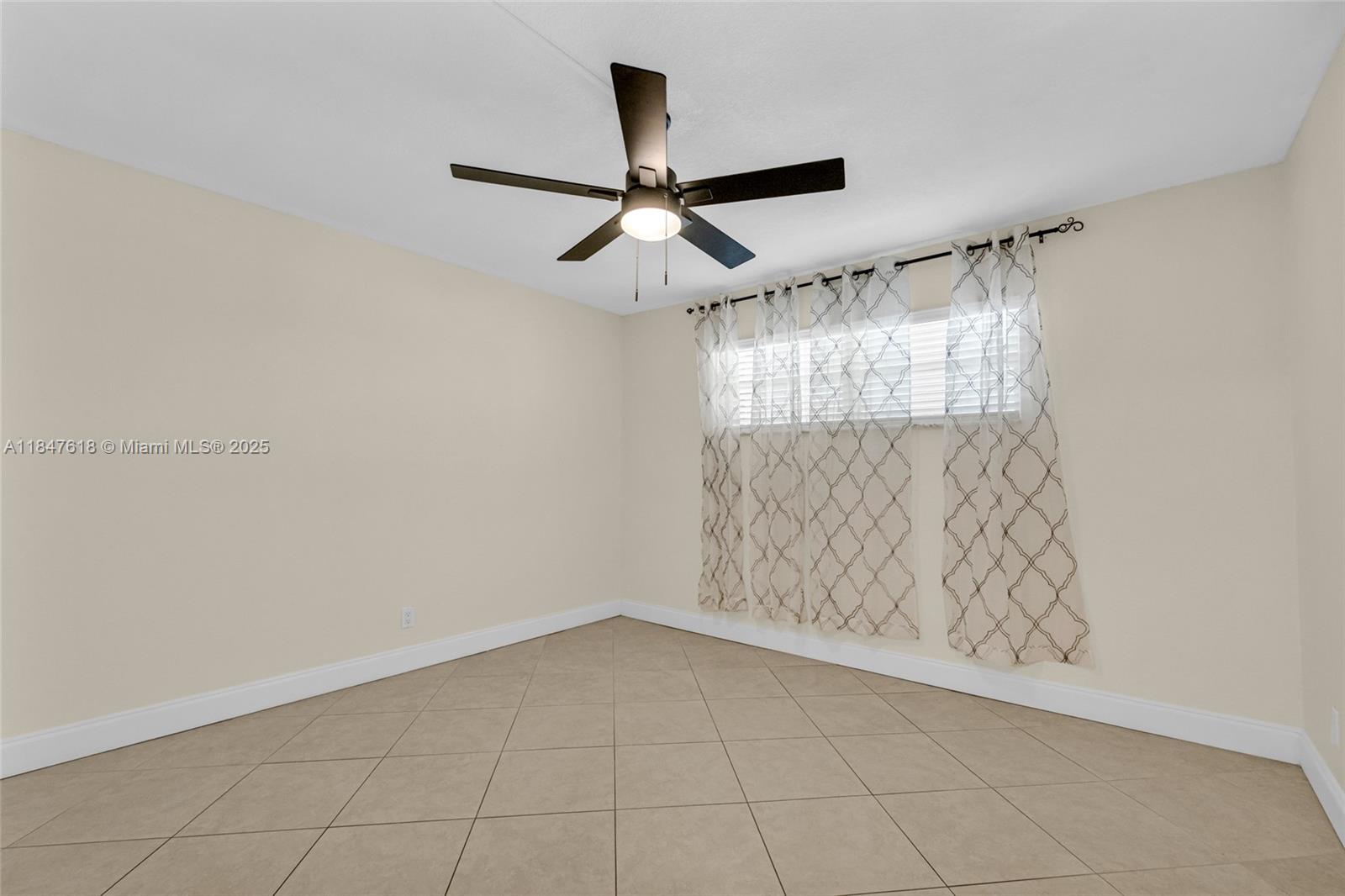 HOLLYBROOK GOLF AND TENNIS - Residential