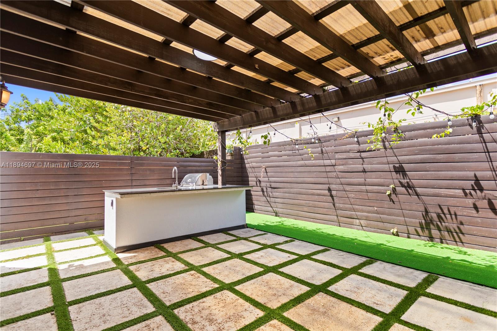 BRIDGEPORT GROVE CONDO - Residential