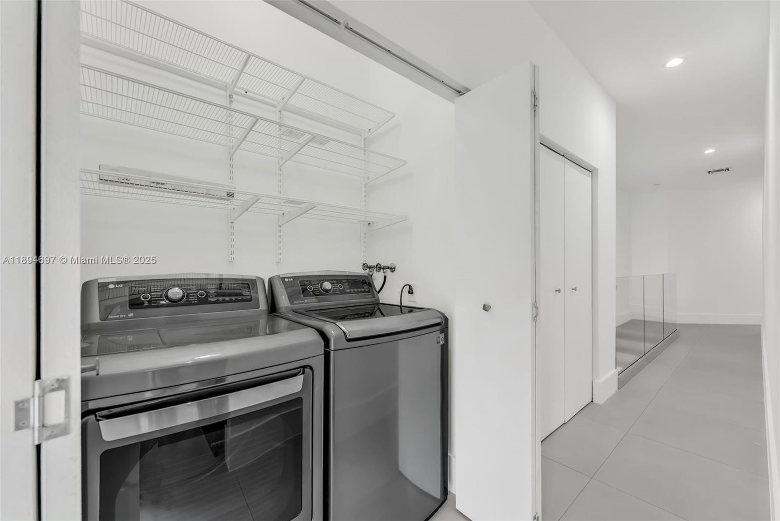 BRIDGEPORT GROVE CONDO - Residential