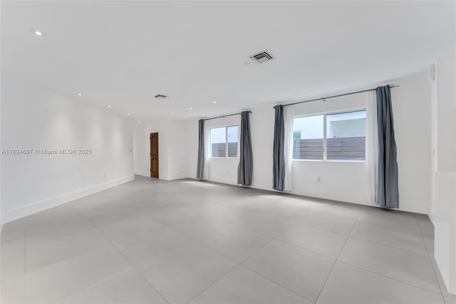 BRIDGEPORT GROVE CONDO - Residential