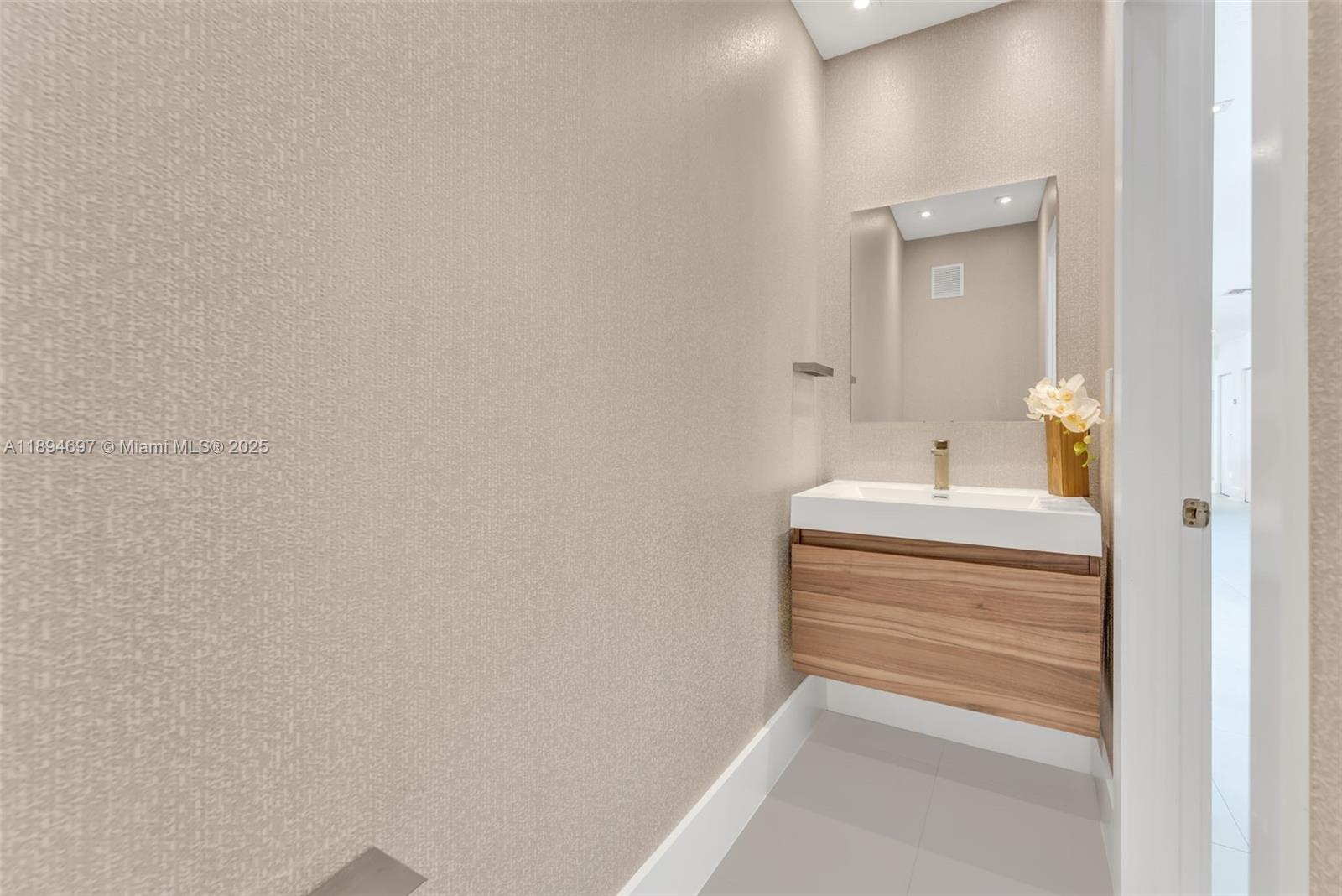BRIDGEPORT GROVE CONDO - Residential
