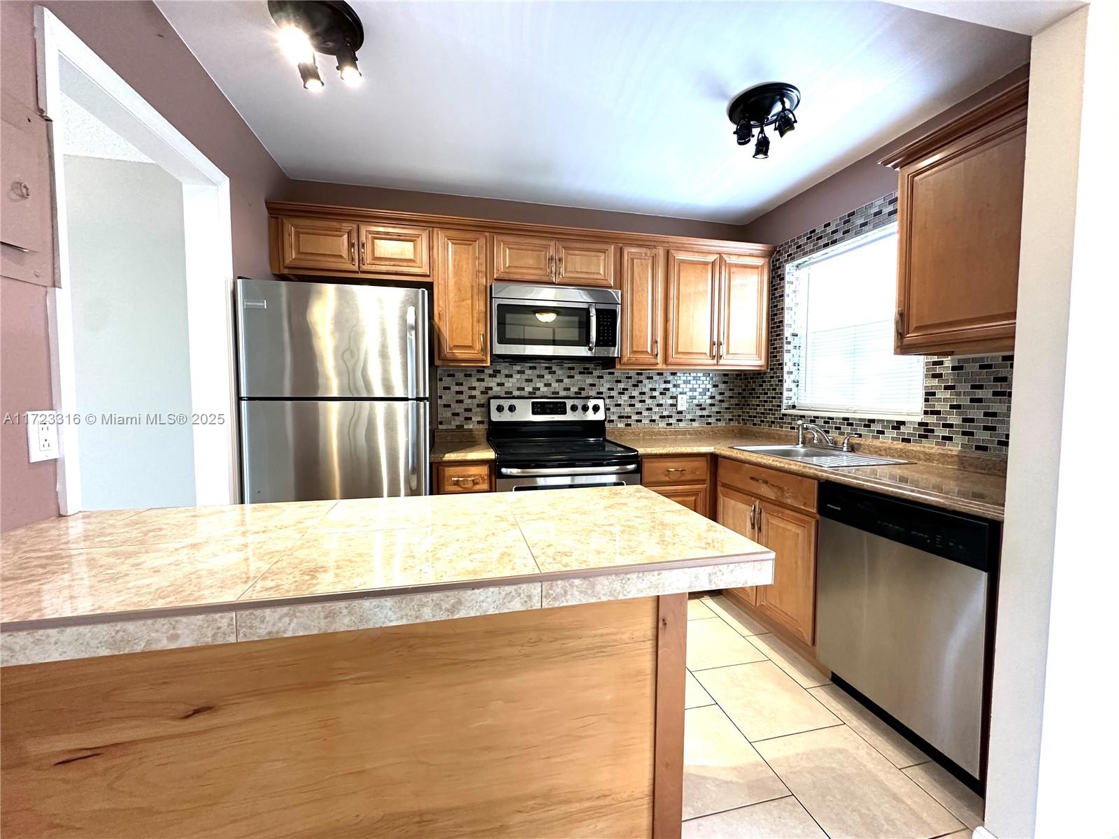 8500 Sunrise Lakes Blvd 303, Sunrise, Miami-Dade County, Florida - 2 Bedrooms  
2 Bathrooms - 