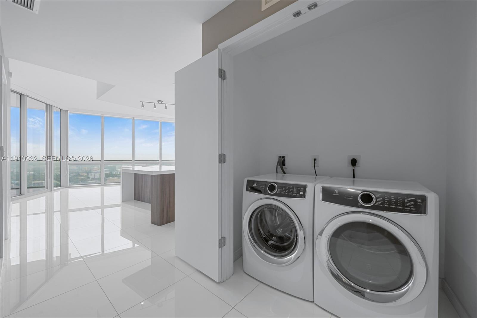 PARAMOUNT MIAMI WORLDCENT - Residential