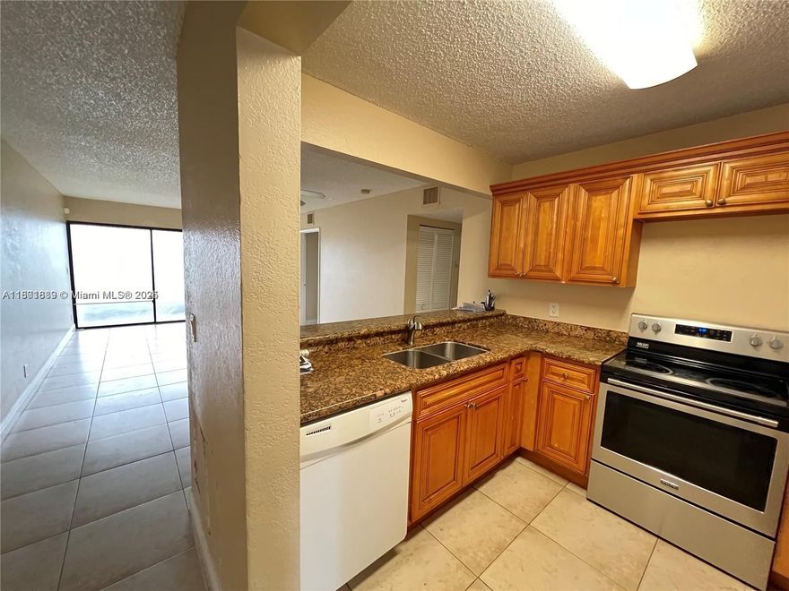 Great 2 bedrooms 2 bathrooms with laundry inside the unit. Located on the first floor with Lakeview, tile floors . Updated kitchen with Stainless steel appliances and granite countertops. Ready for you!!!