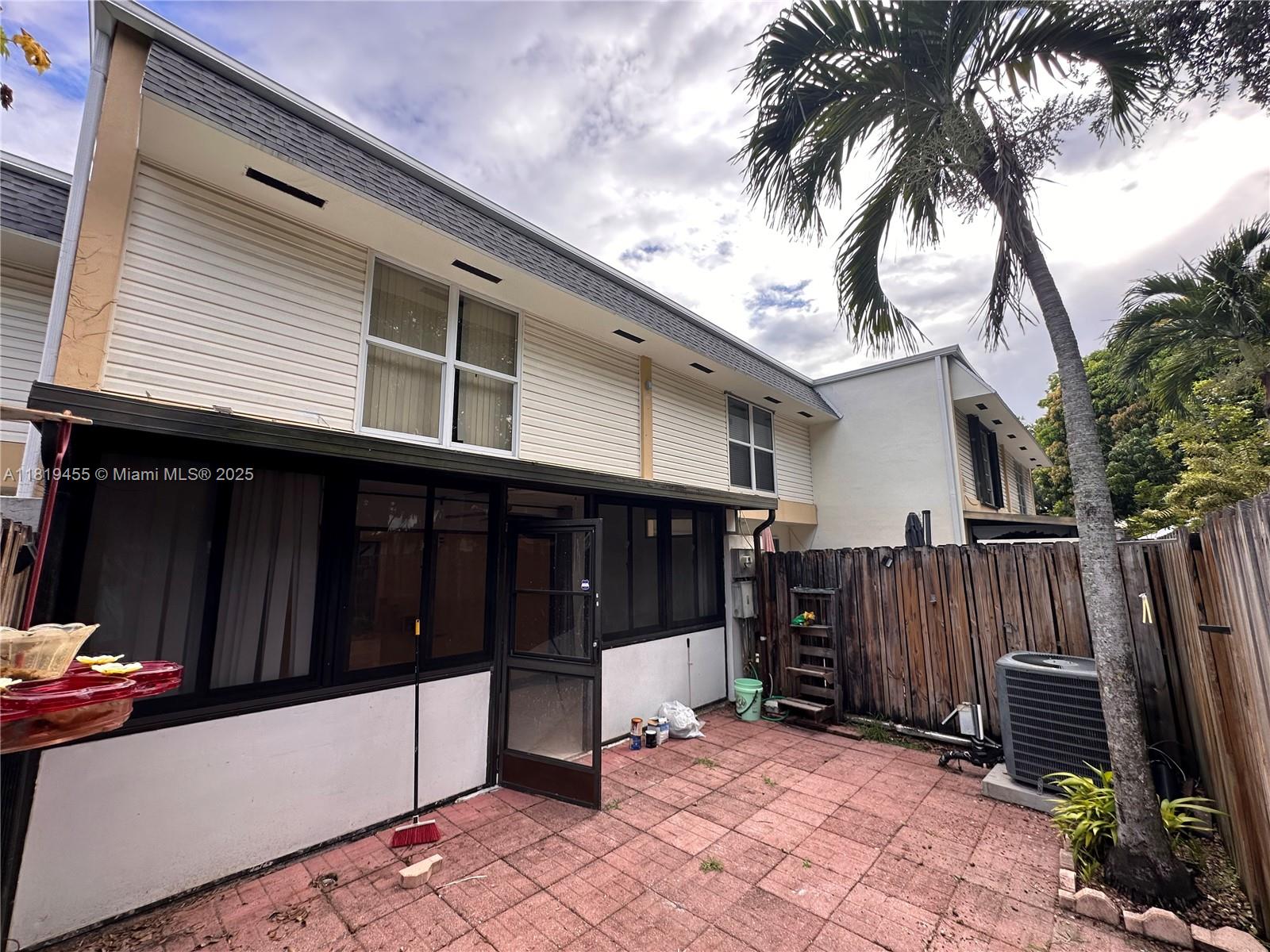 HOLLYWOOD GARDENS CONDOMI - Residential