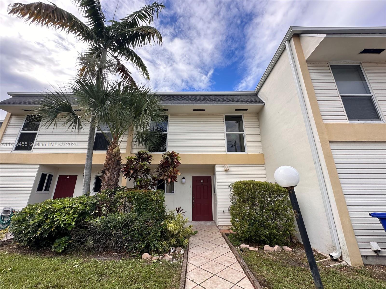 Property for Sale at 3321 Raleigh St 3H, Hollywood, Broward County, Florida - Bedrooms: 3 
Bathrooms: 3  - $387,000