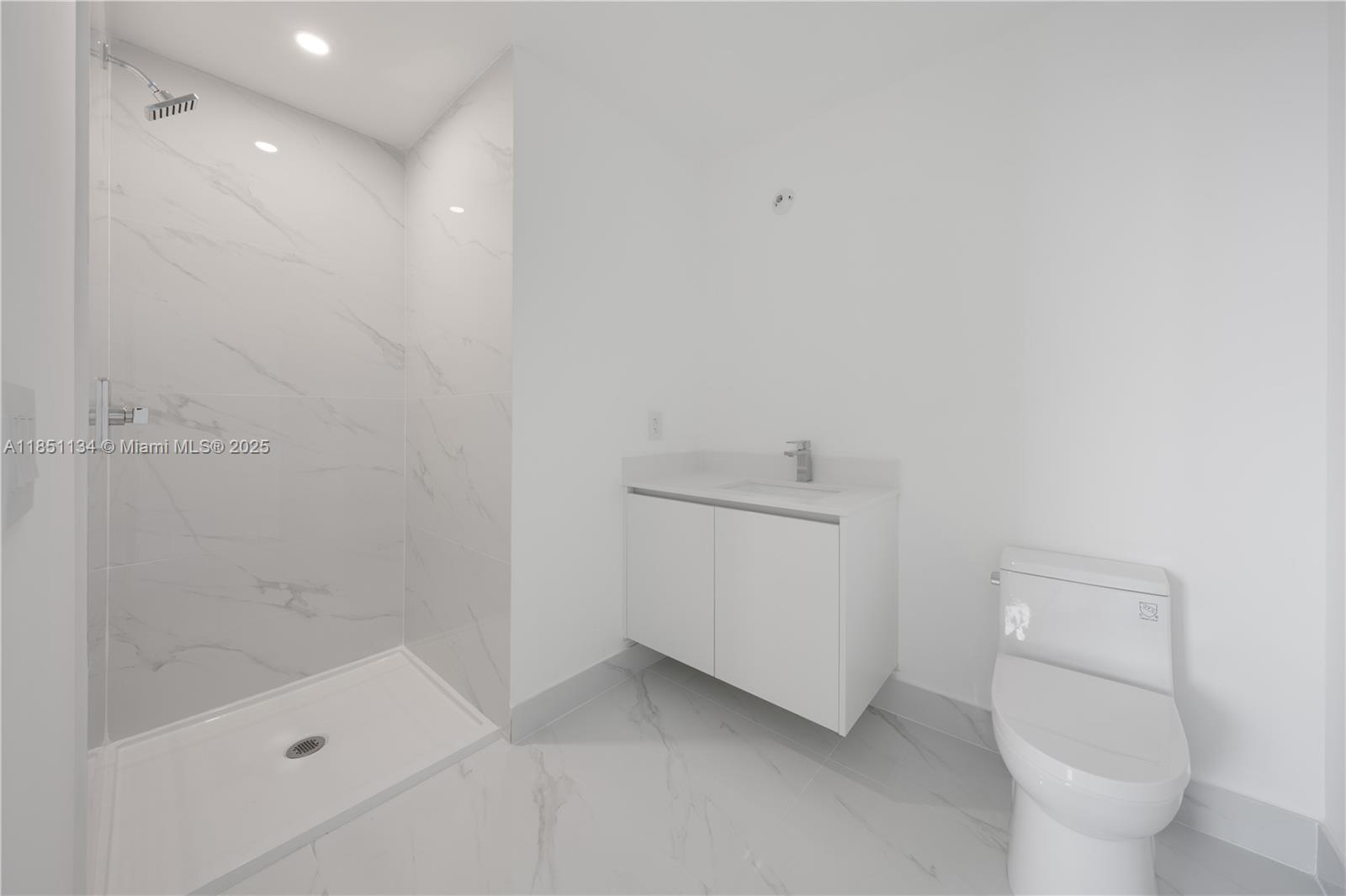 ARIA RESERVE SOUTH TOWER - Residential Lease