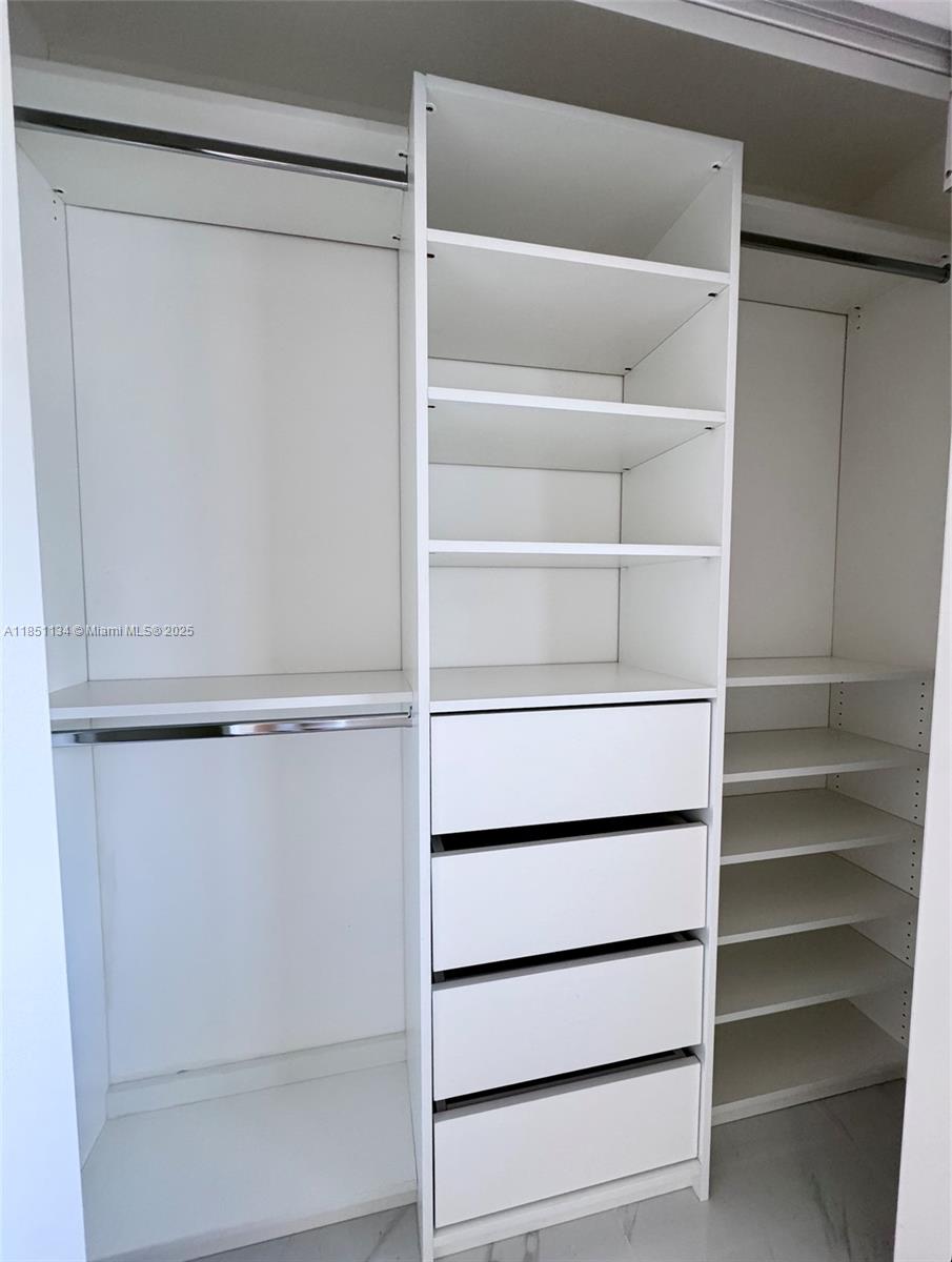 ARIA RESERVE SOUTH TOWER - Residential Lease