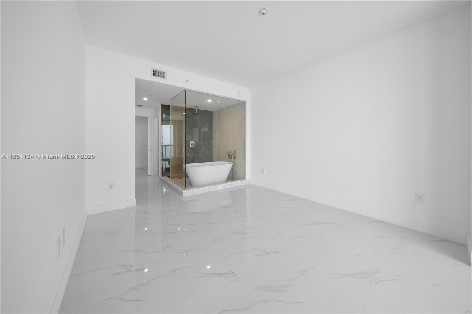 ARIA RESERVE SOUTH TOWER - Residential Lease