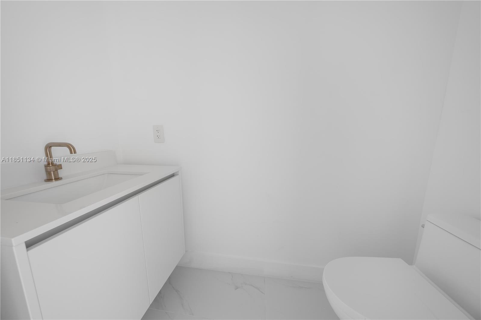 ARIA RESERVE SOUTH TOWER - Residential Lease