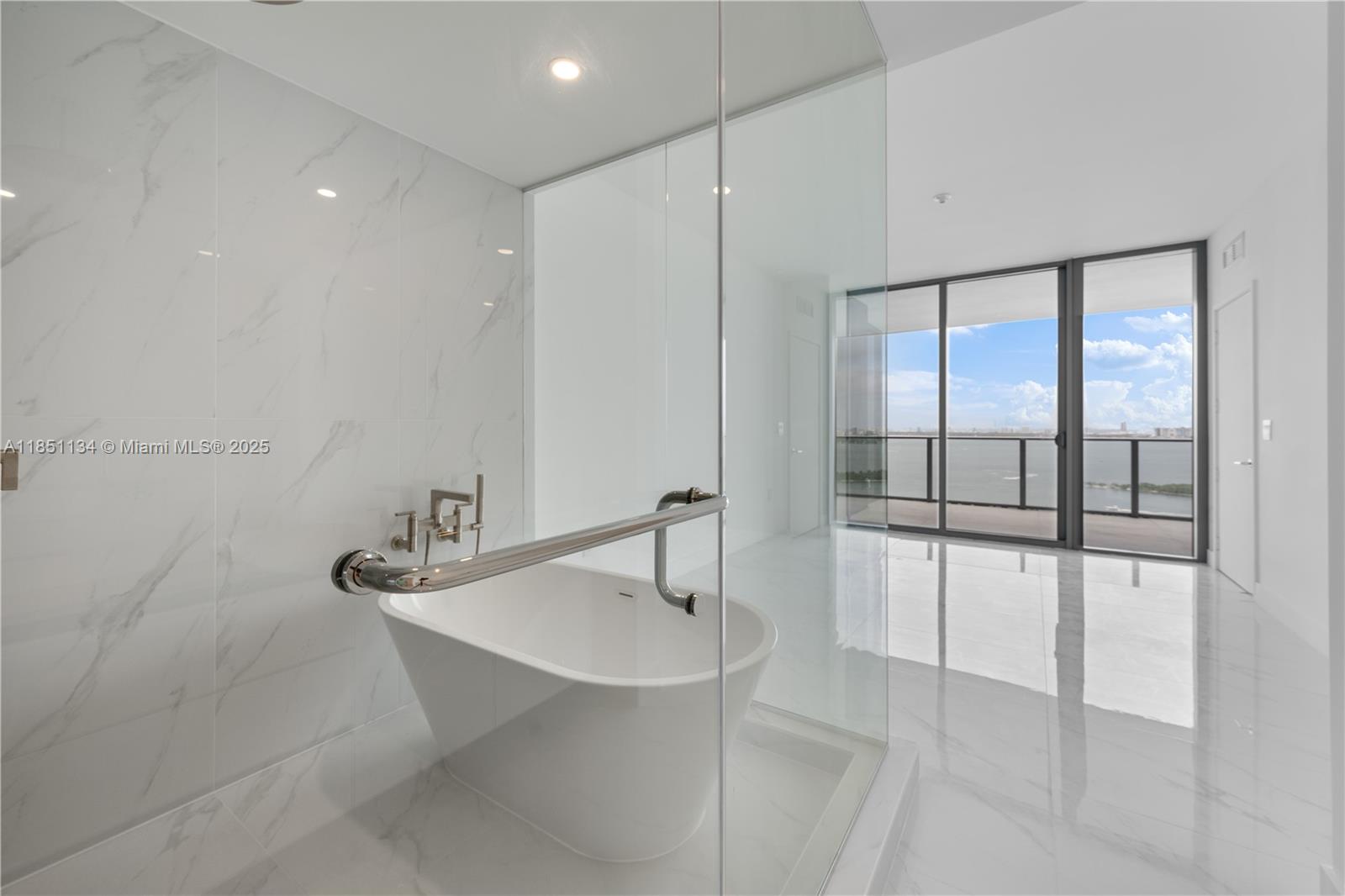 ARIA RESERVE SOUTH TOWER - Residential Lease