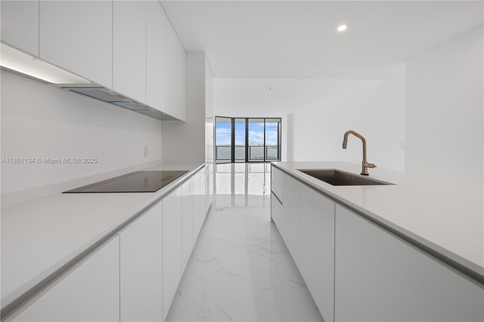 ARIA RESERVE SOUTH TOWER - Residential Lease