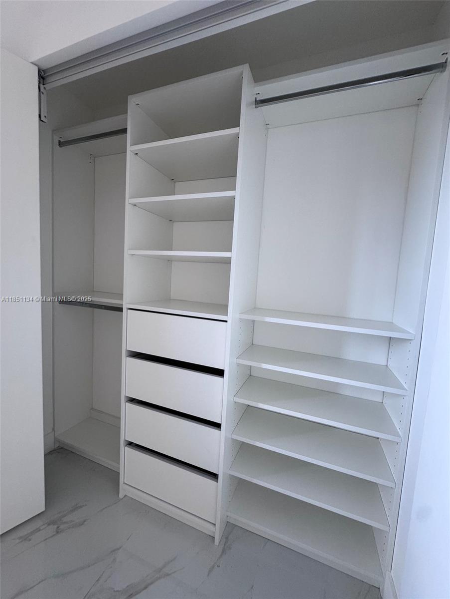 ARIA RESERVE SOUTH TOWER - Residential Lease