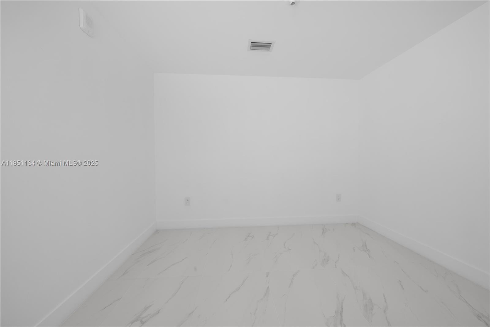 ARIA RESERVE SOUTH TOWER - Residential Lease